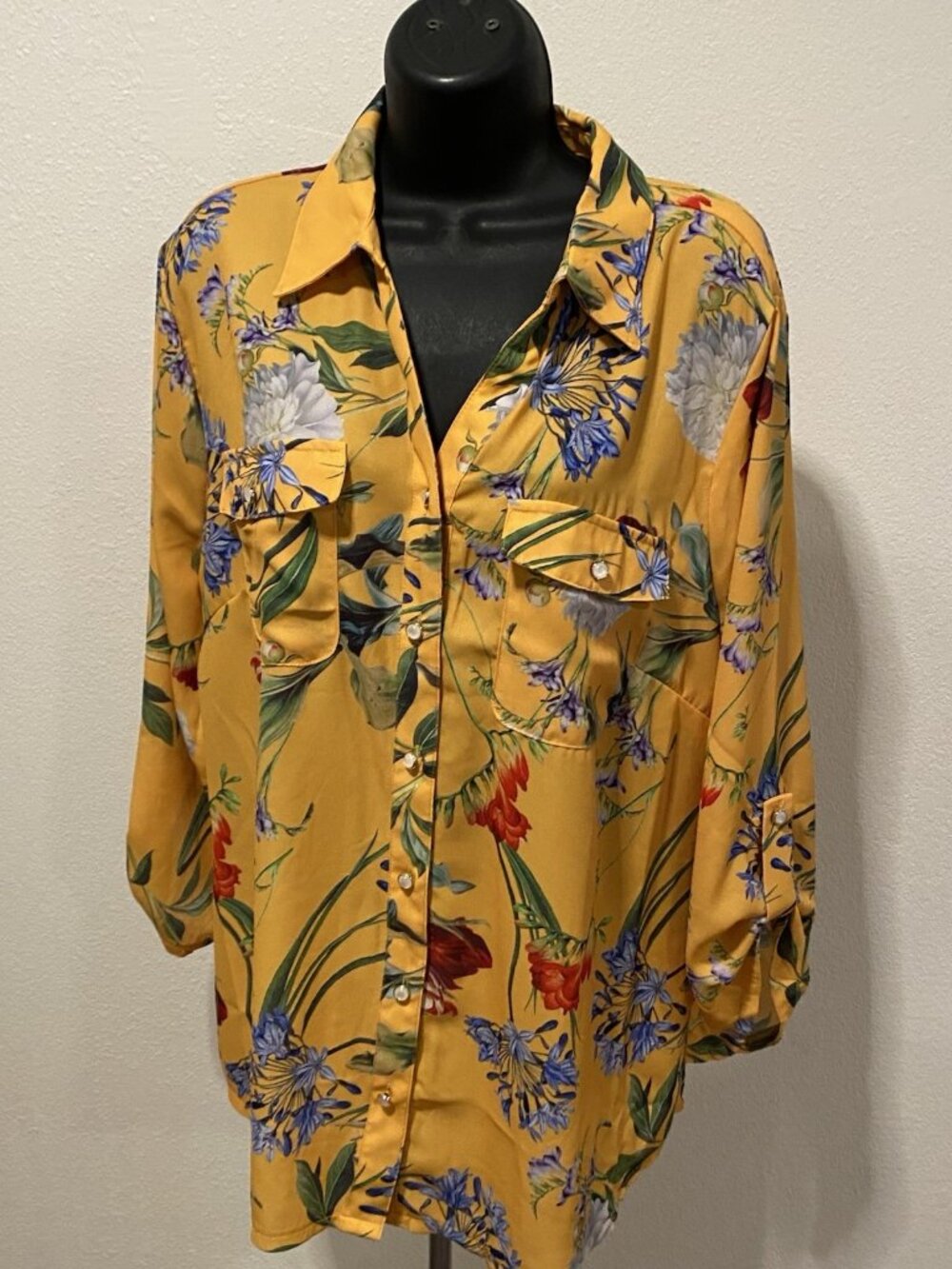 Sunny Leigh Womens Size XL Blouse Long Sleeve Roll Tab Pearl Buttons